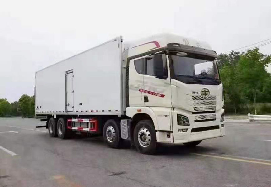 解放JH6領(lǐng)航高頂雙臥冷藏車(chē)